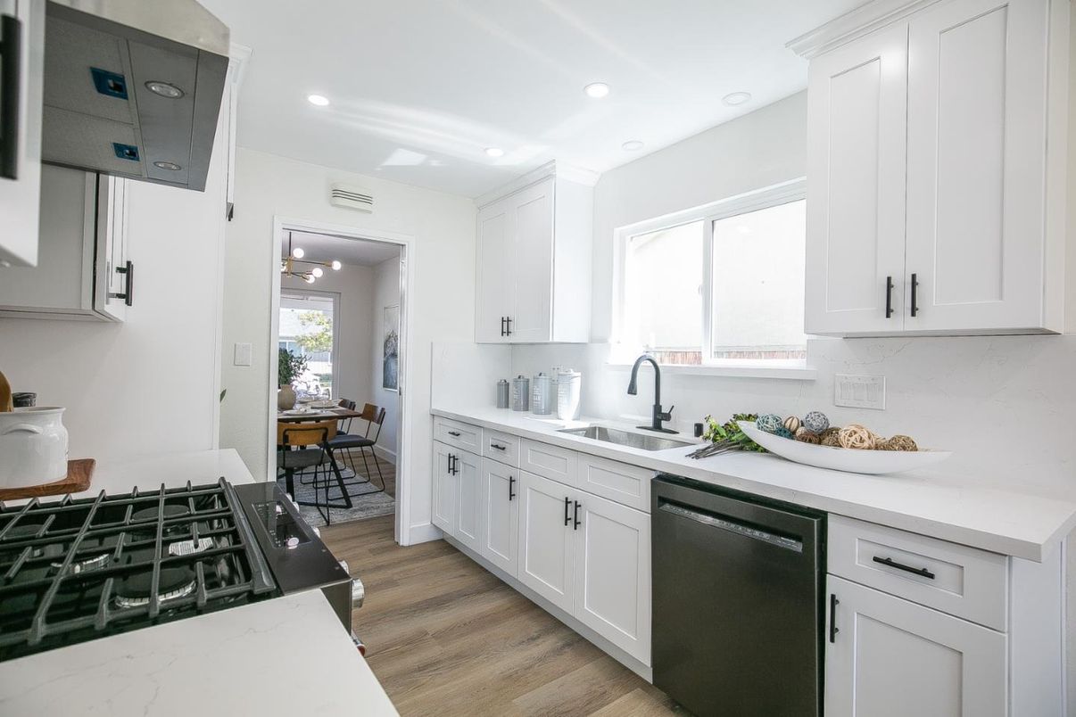 Dining room, Interior, Kitchen, Recessed Lighting, Wood Texture Flooring