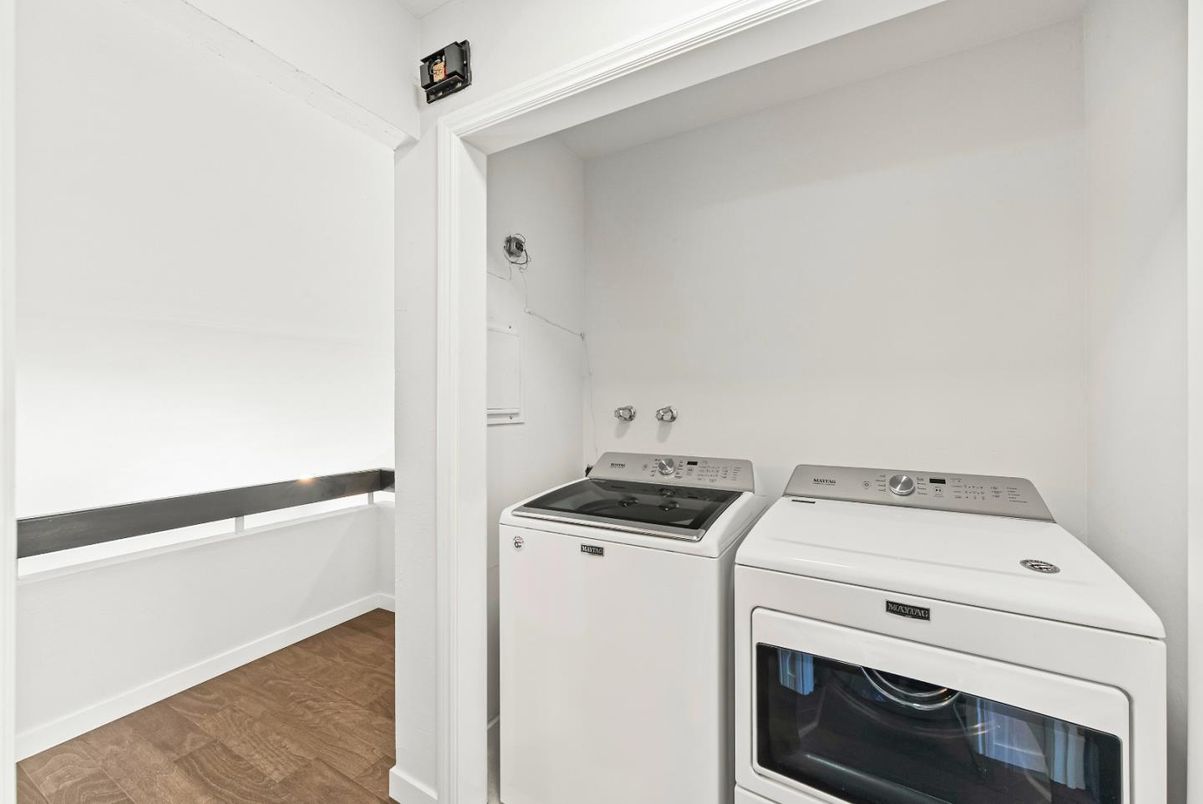 Interior, Washer, Wood Texture Flooring