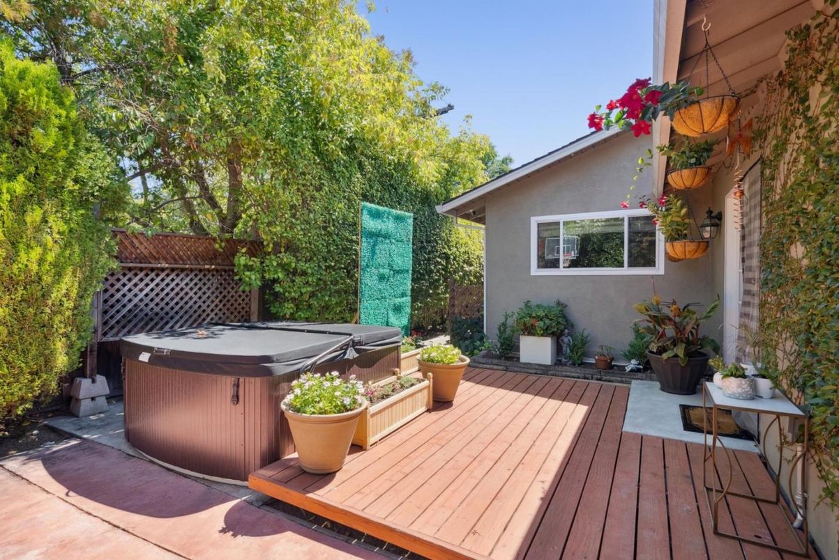 Exterior, Hot Tub