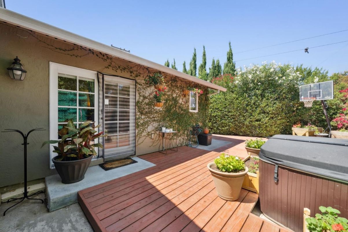 Exterior, Hot Tub