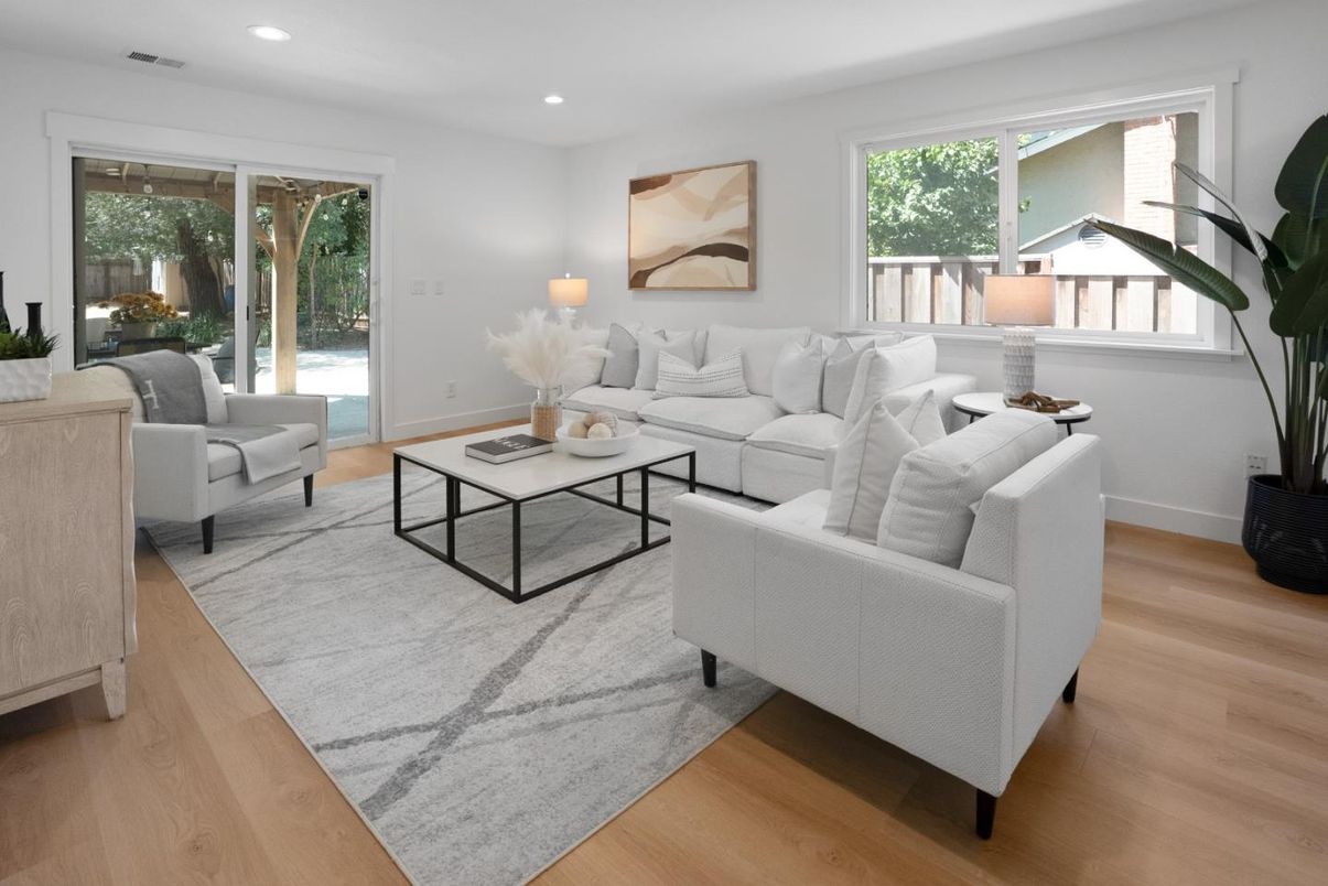 Interior, Living room, Recessed Lighting, Wood Texture Flooring