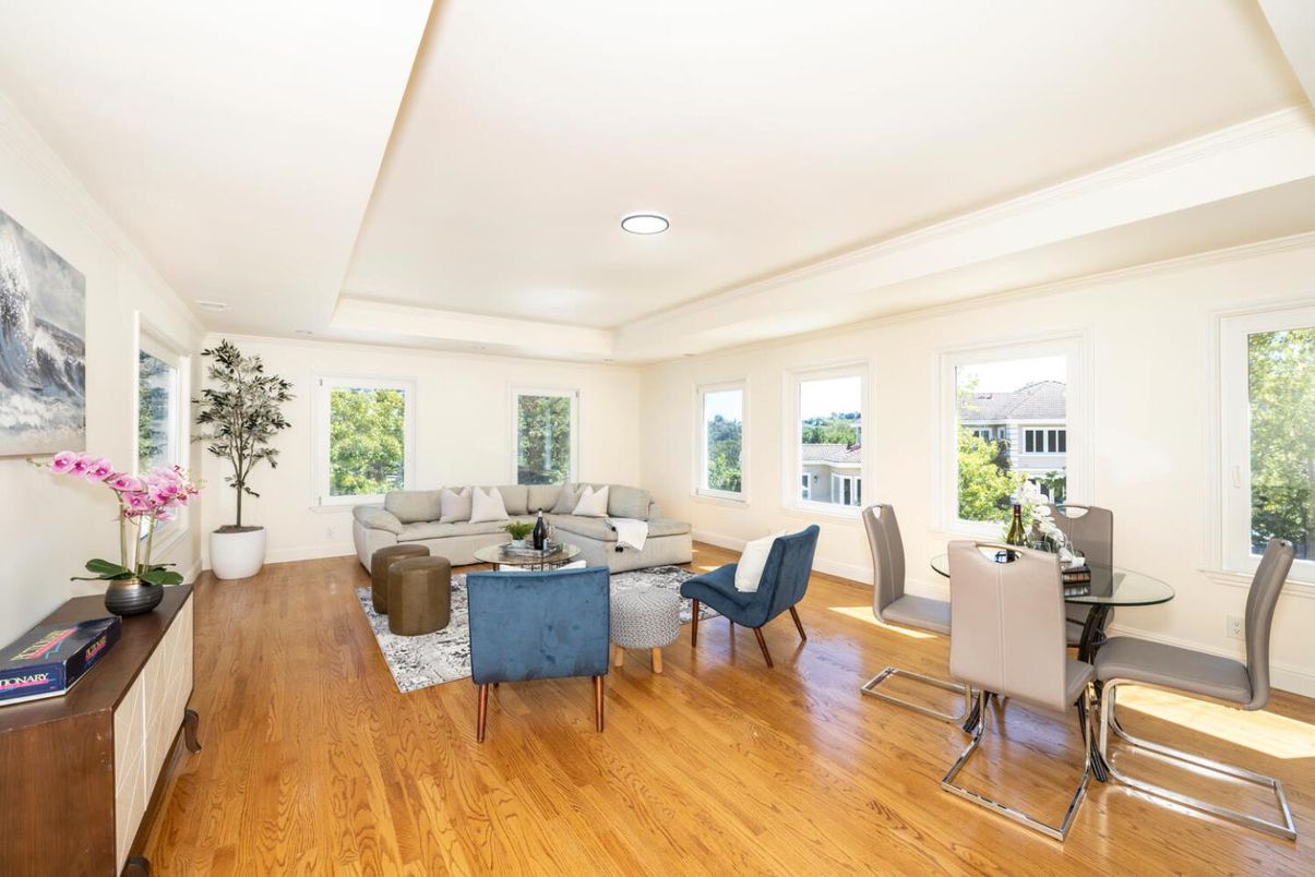 Dining room, Interior, Living room, Recessed Lighting, Wood Texture Flooring