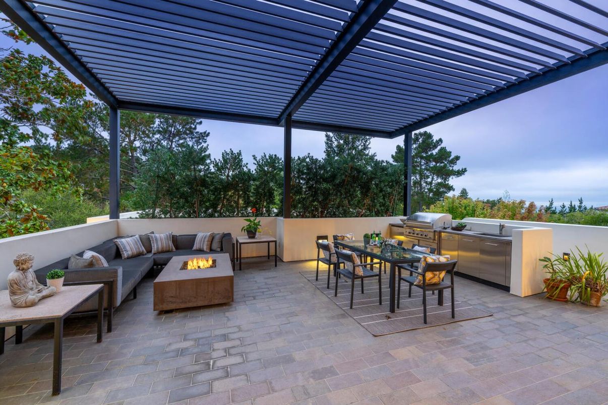 Exterior, Outdoor Kitchen