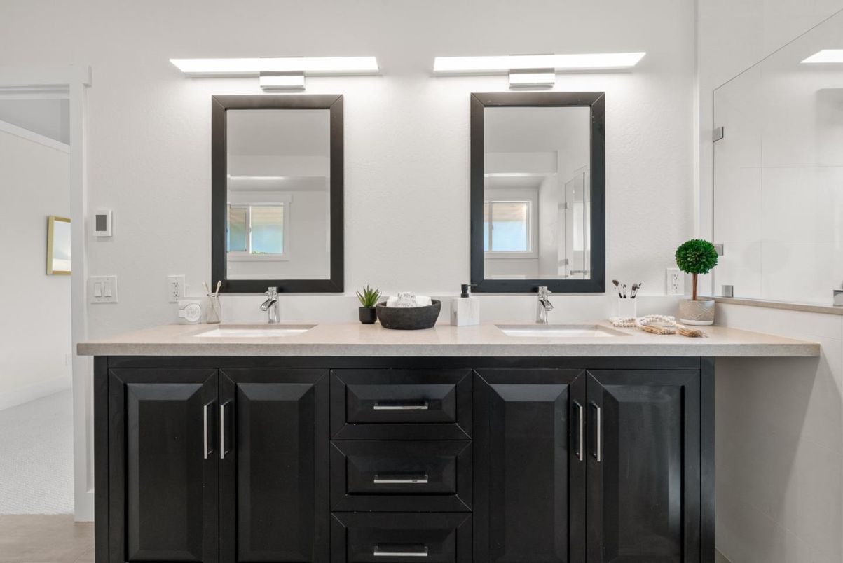 Bathroom, Dual Sink Vanities, Interior