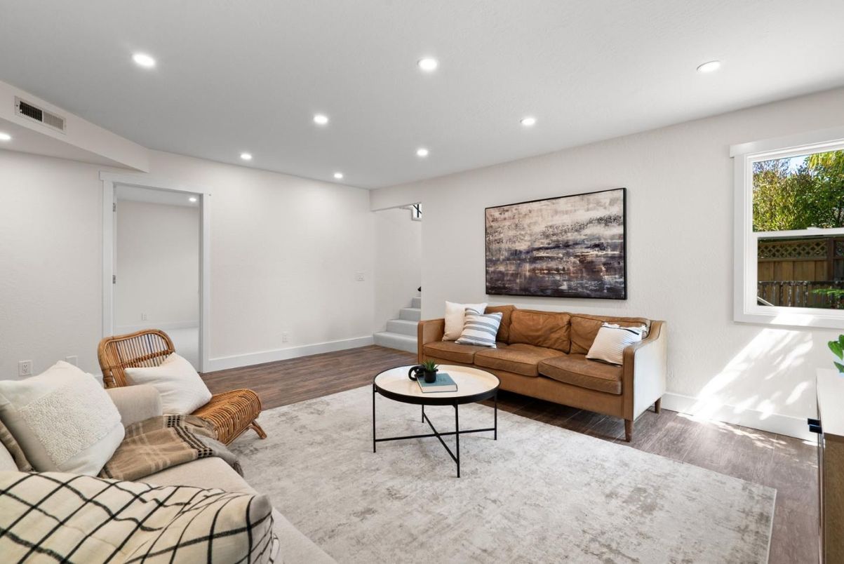 Interior, Living room, Recessed Lighting, Wood Texture Flooring