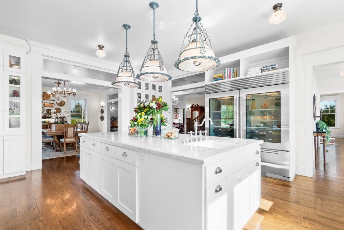 Chandelier, Dining room, Interior, Pendant Lights, Wood Texture Flooring