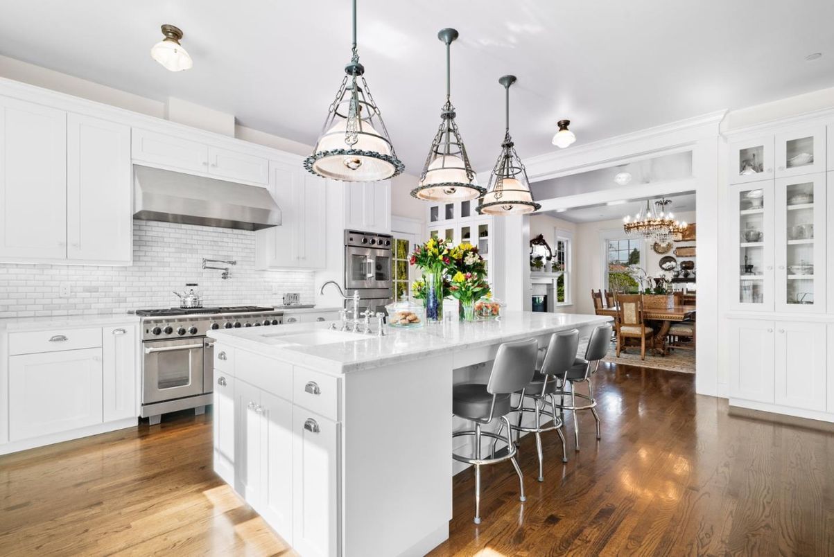 Chandelier, Dining room, Interior, Kitchen, Pendant Lights, Stainless Steel Appliances, Wood Texture Flooring