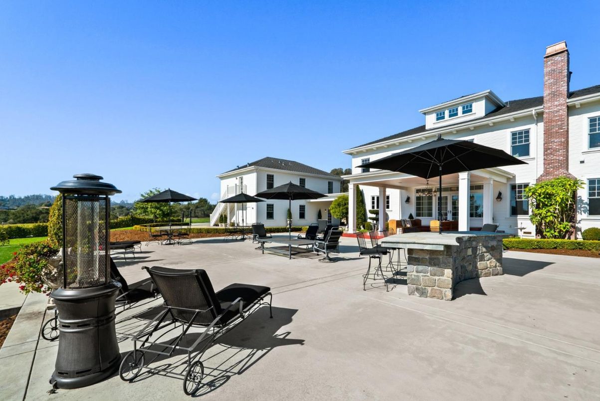 Exterior, Outdoor Kitchen