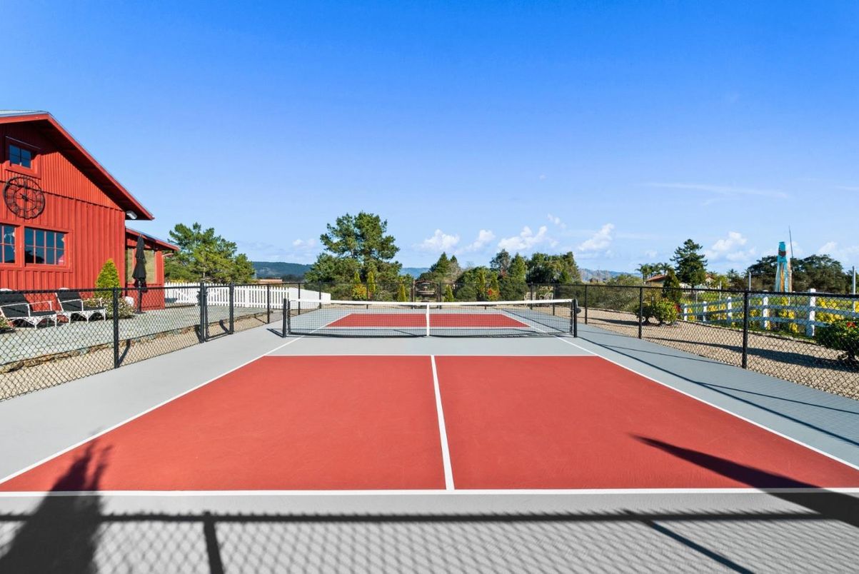 Exterior, Tennis Courts