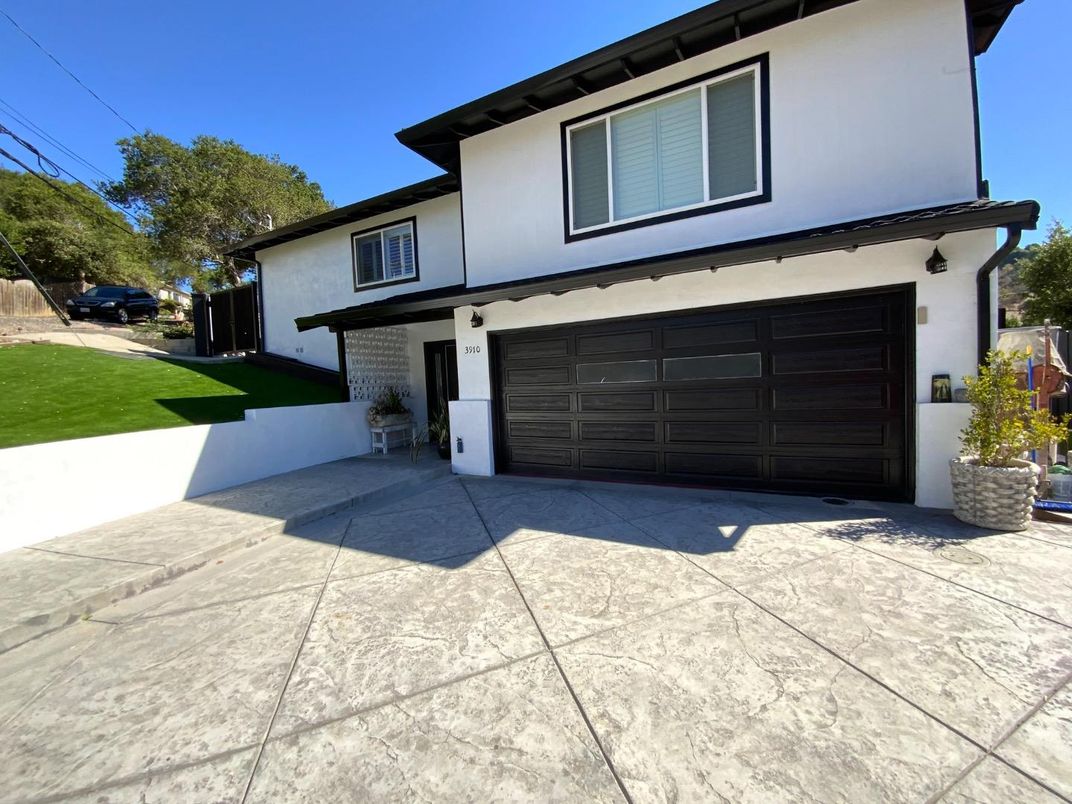 Attached, Exterior, Facade, Modern