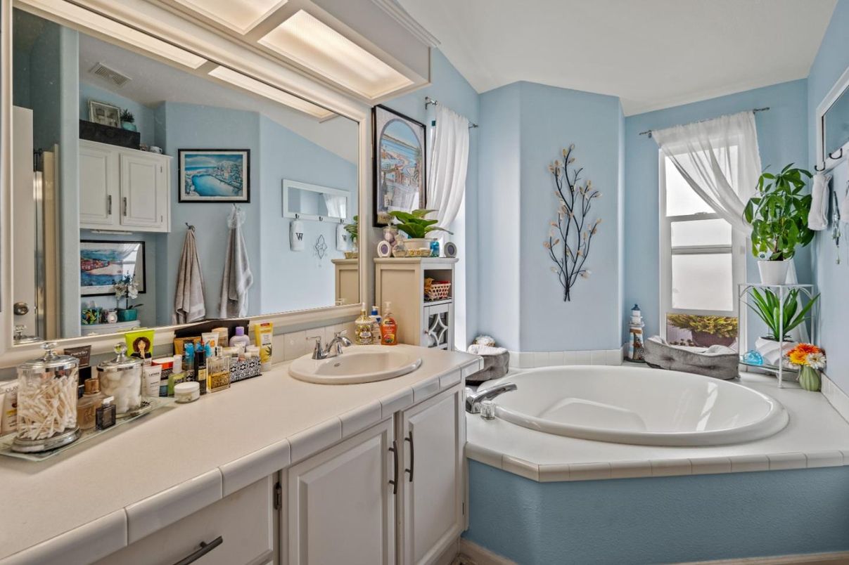 Bathroom, Interior, Tile Countertops