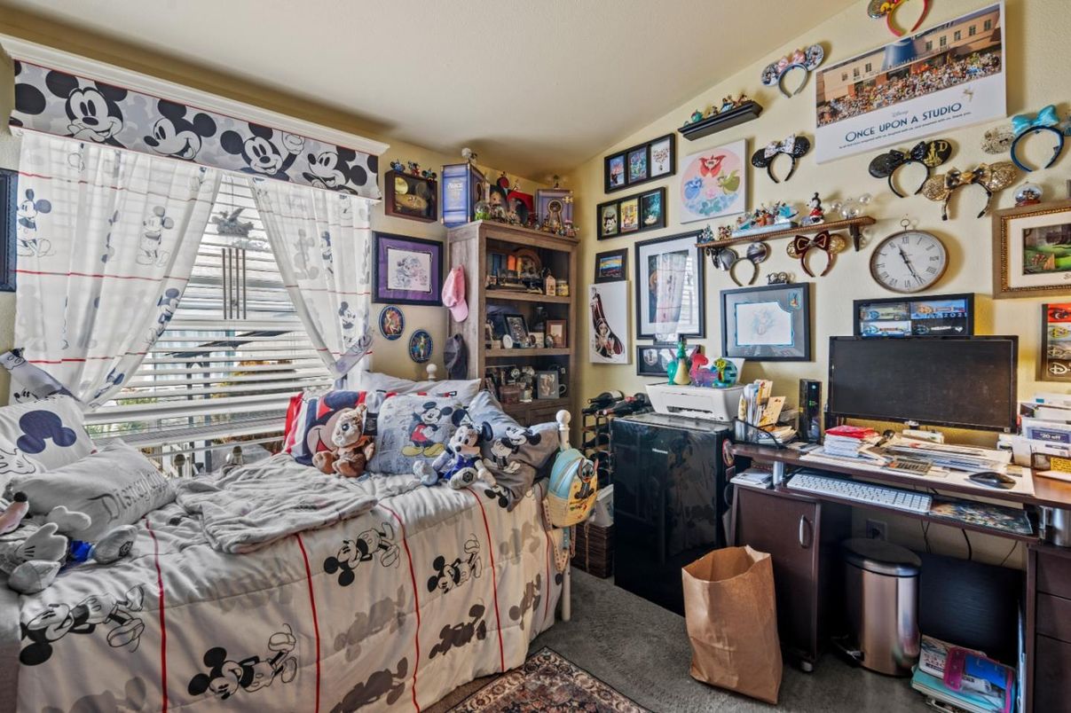 Home Office, Interior