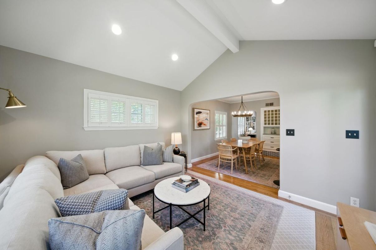 Chandelier, Dining room, Interior, Living room, Pendant Lights, Recessed Lighting, Wood Texture Flooring