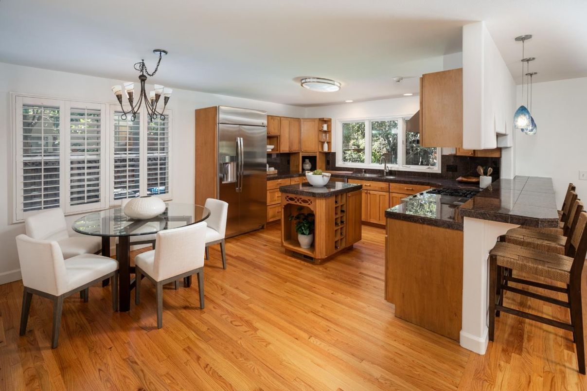 Chandelier, Dining room, Interior, Kitchen, Pendant Lights, Recessed Lighting, Stainless Steel Appliances, Wood Texture Flooring