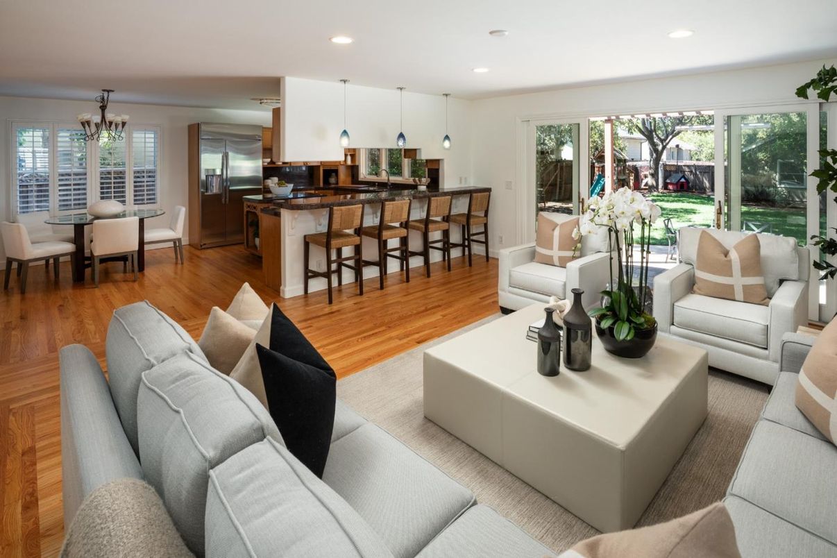 Chandelier, Dining room, Interior, Kitchen, Living room, Pendant Lights, Recessed Lighting, Stainless Steel Appliances, Wood Texture Flooring