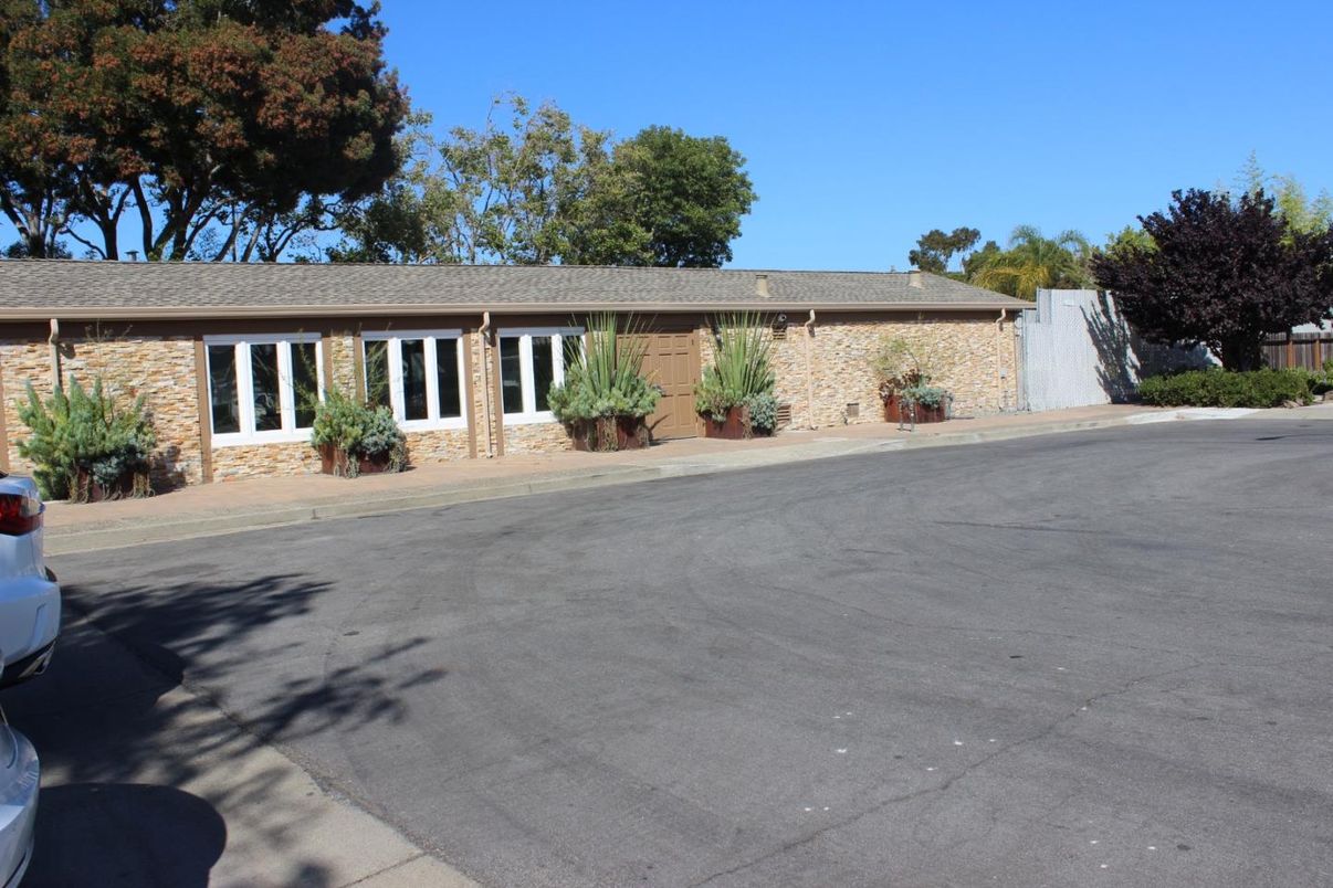 Exterior, Facade, Brick Facade, Ranch