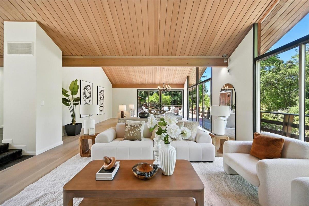 Dining room, Interior, Living room, Pendant Lights, Wooden Beams, Wooden Ceilings, Wood Texture Flooring