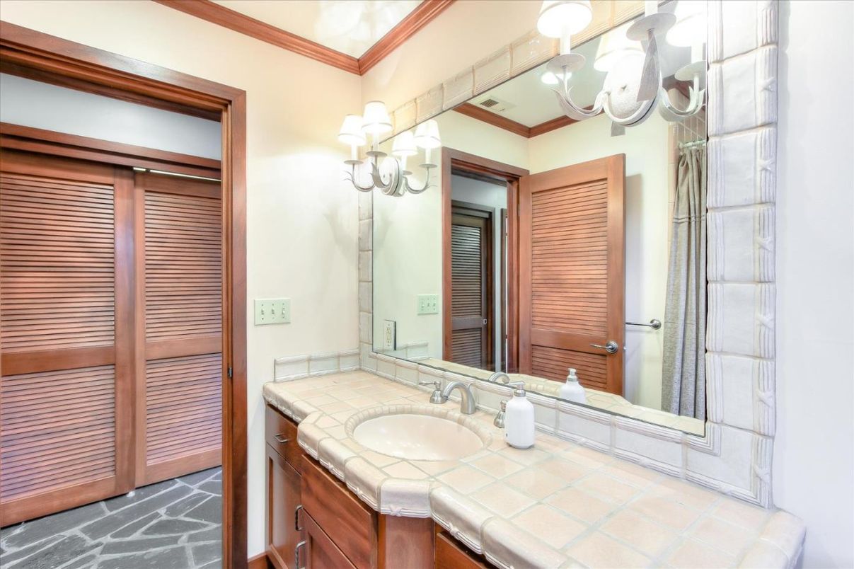 Bathroom, Interior, Tile Countertops