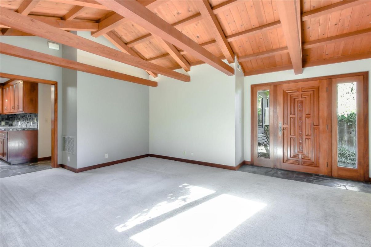 Empty room, Interior, Wooden Beams, Wooden Ceilings