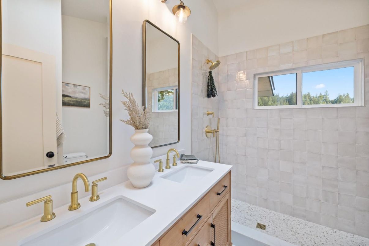 Bathroom, Dual Sink Vanities, Interior