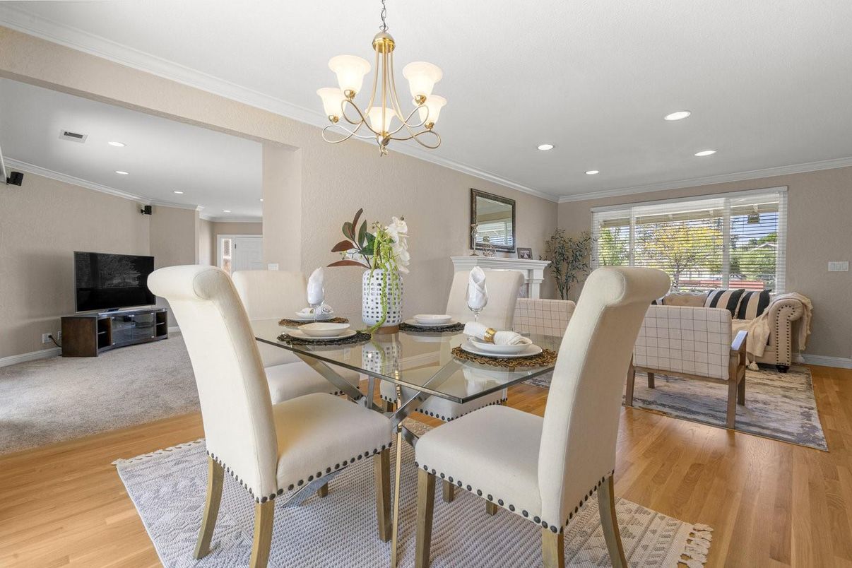 Chandelier, Dining room, Interior, Recessed Lighting, Wood Texture Flooring