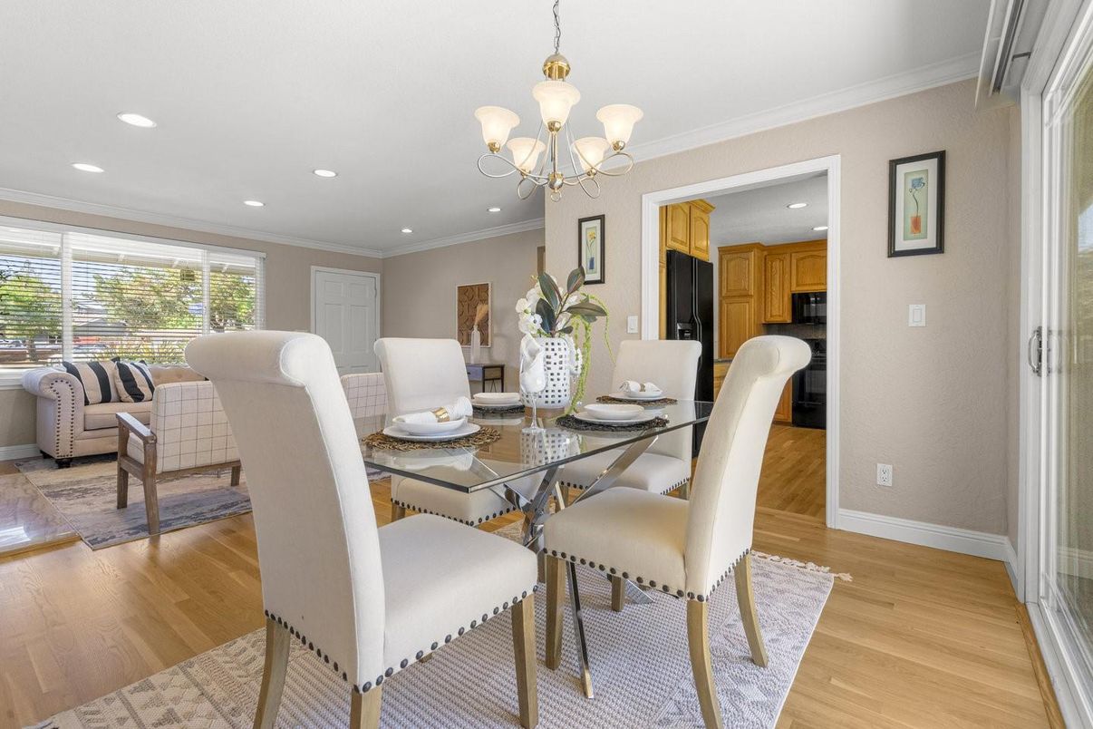 Chandelier, Dining room, Interior, Kitchen, Recessed Lighting, Wood Texture Flooring