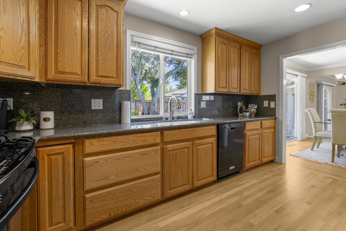 Dining room, Interior, Kitchen, Recessed Lighting, Wood Texture Flooring