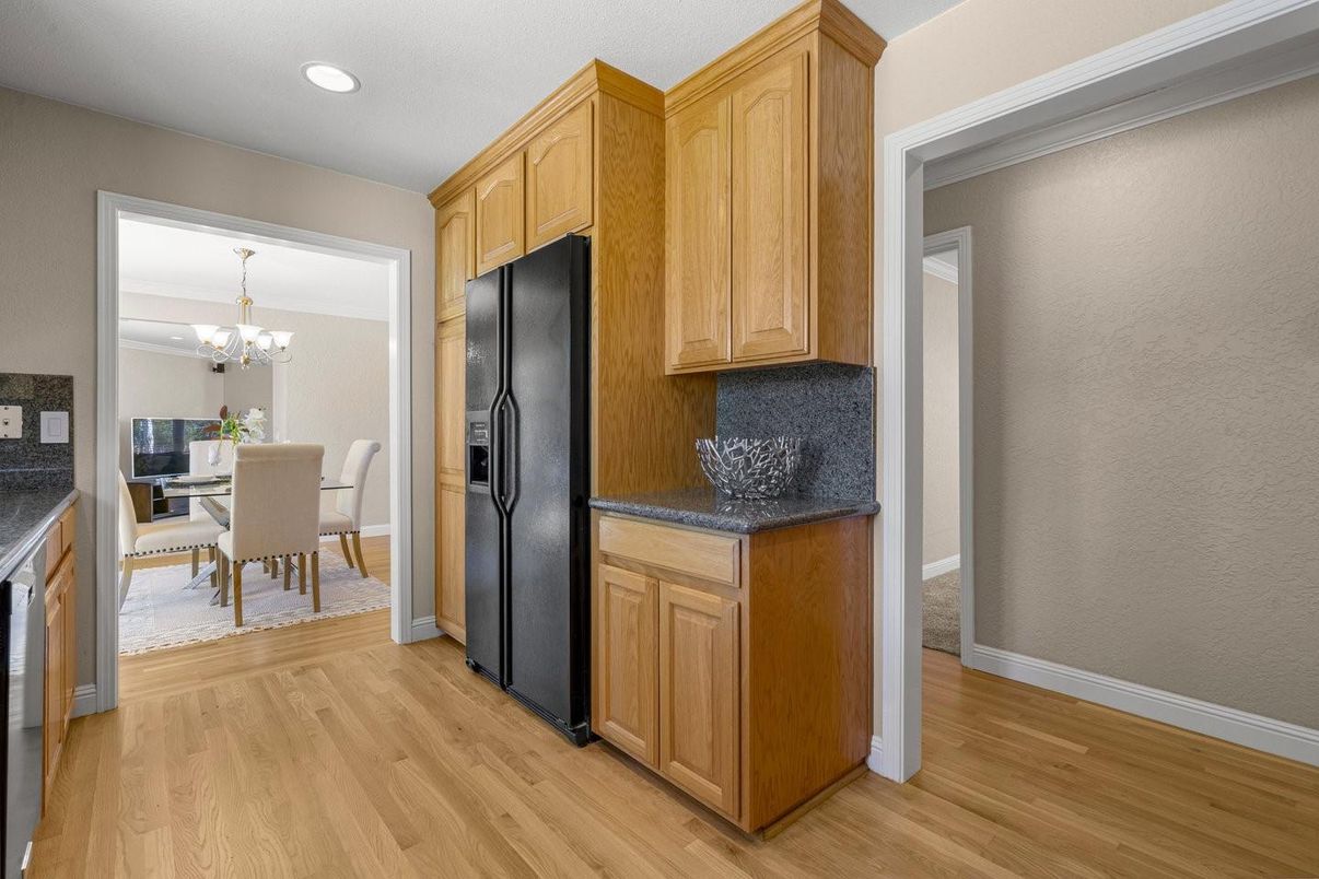 Chandelier, Dining room, Interior, Kitchen, Recessed Lighting, Wood Texture Flooring