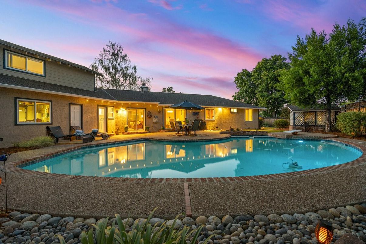 Exterior, Pool