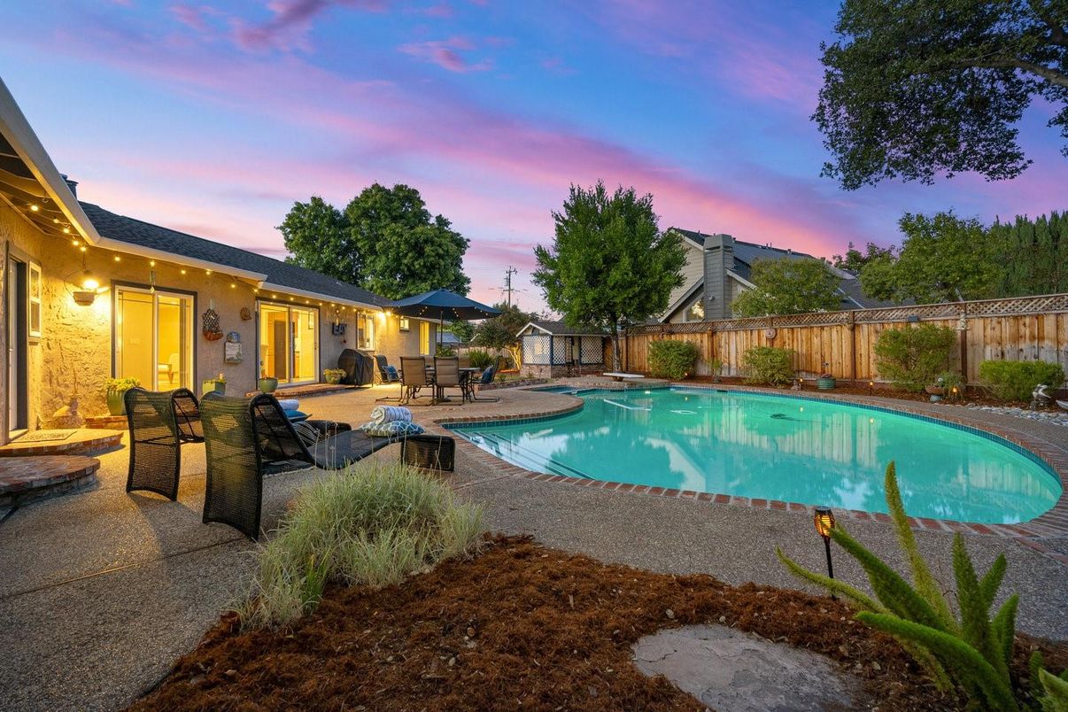 Exterior, Pool