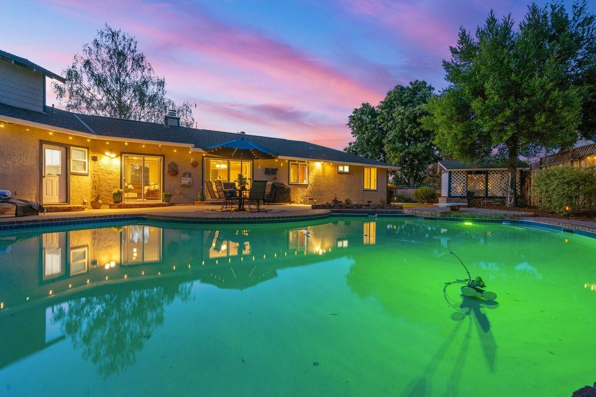 Exterior, Pool