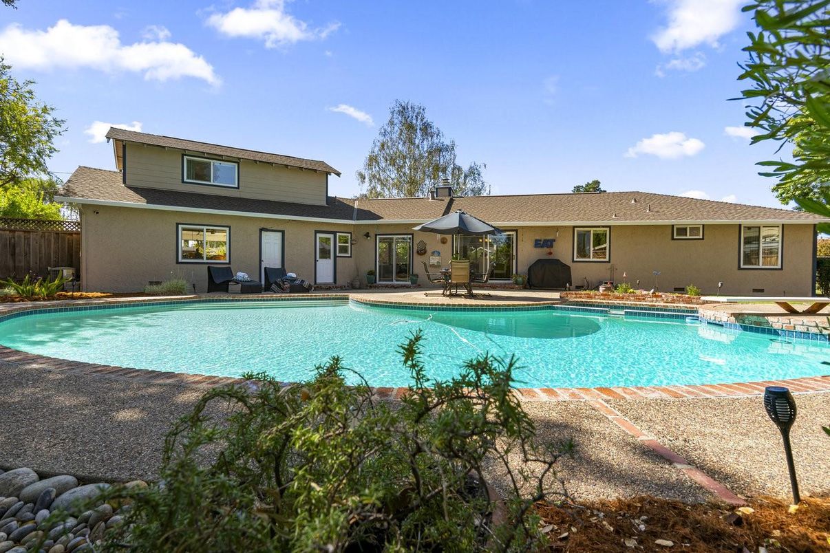 Exterior, Pool