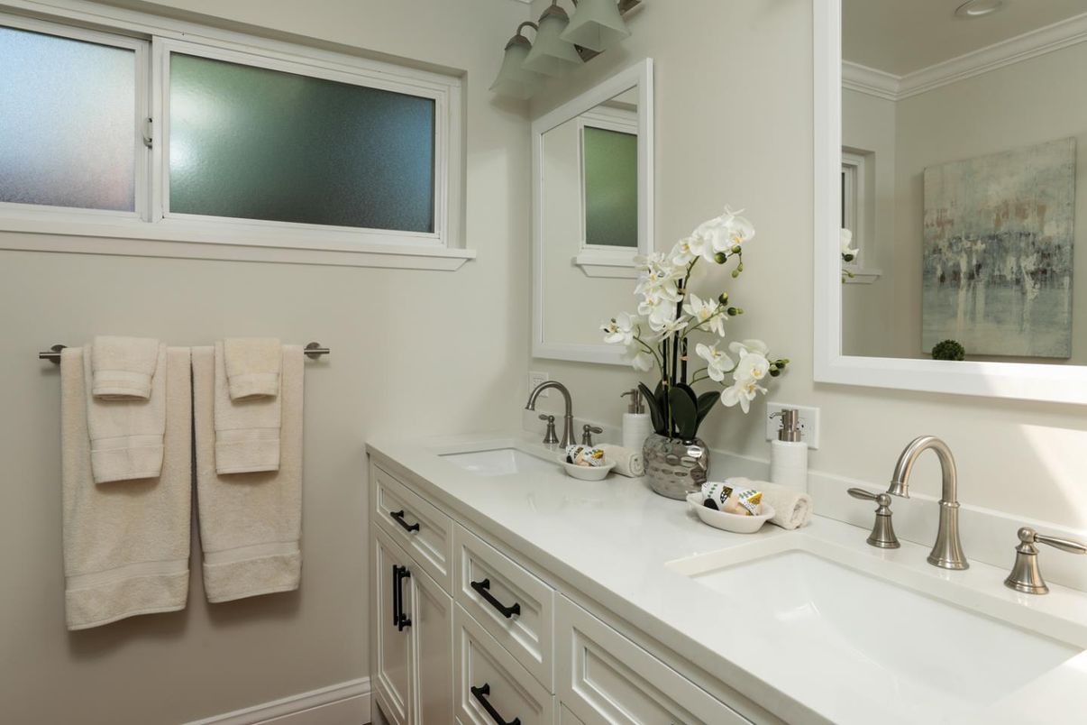 Bathroom, Dual Sink Vanities, Interior