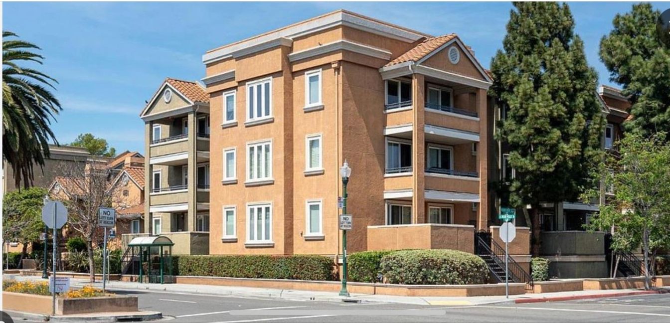 Exterior, Facade, Brick Facade, Rowhouse
