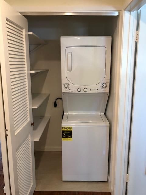Interior, Utility Closets, Washer, Wood Texture Flooring