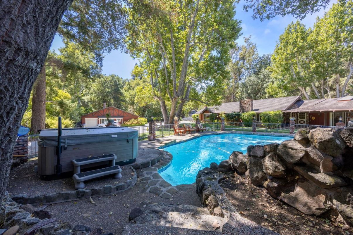 Exterior, Hot Tub, Pool