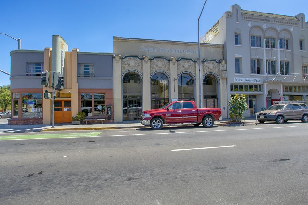 Exterior, Facade, Rowhouse