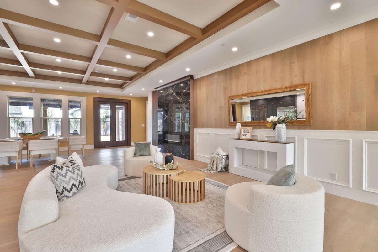 Chandelier, Interior, Marble, Recessed Lighting, Wooden Beams