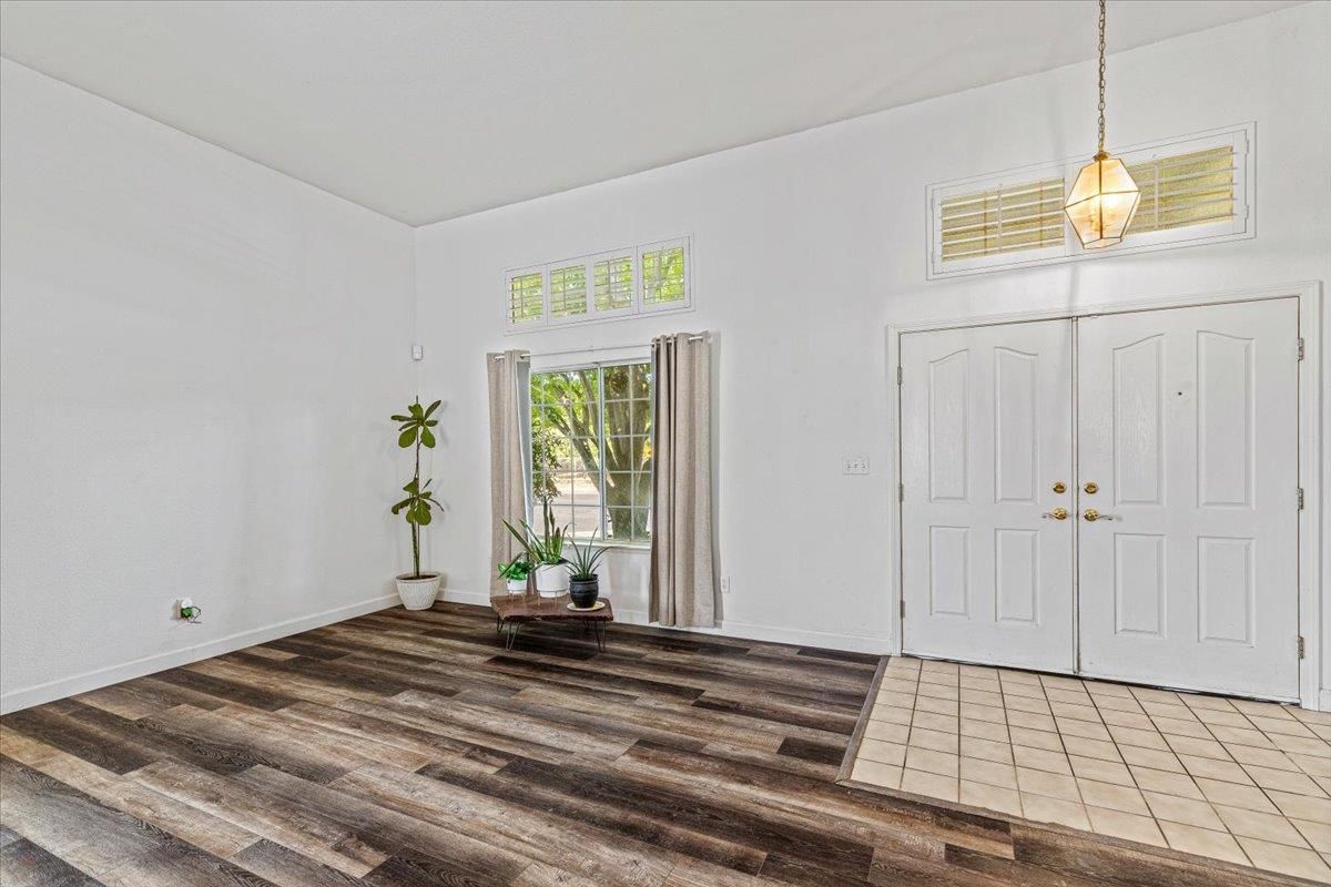 Interior, Pendant Lights, Wood Texture Flooring