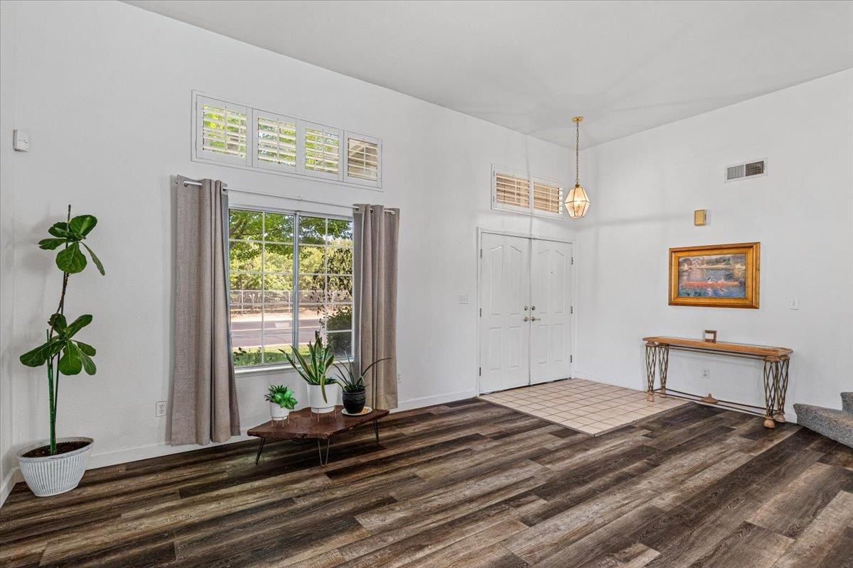 Interior, Pendant Lights, Wood Texture Flooring