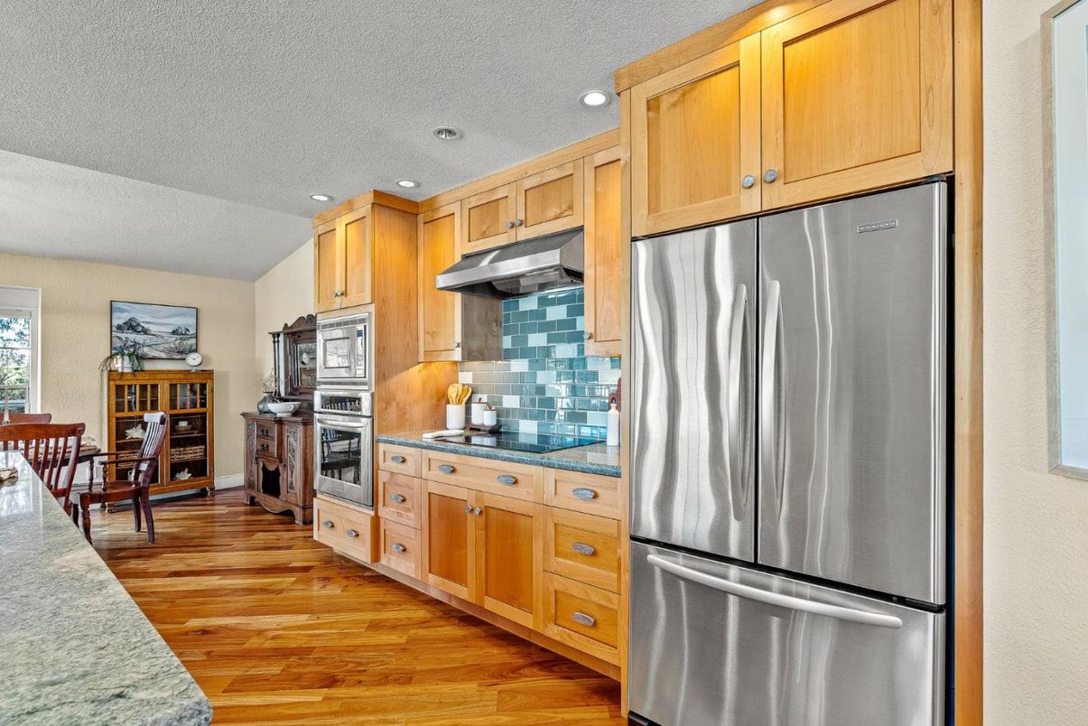 Dining room, Interior, Kitchen, Recessed Lighting, Stainless Steel Appliances, Wood Texture Flooring