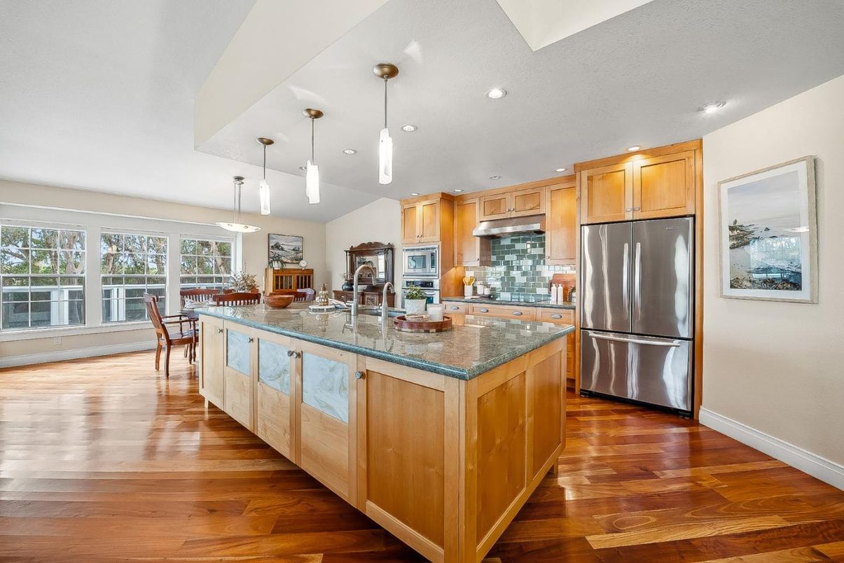 Dining room, Interior, Kitchen, Pendant Lights, Recessed Lighting, Stainless Steel Appliances, Wood Texture Flooring