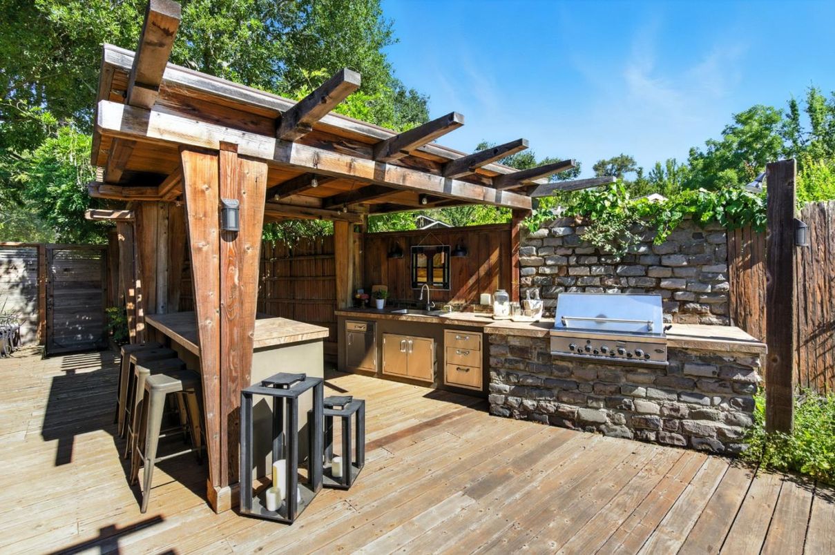Exterior, Outdoor Kitchen