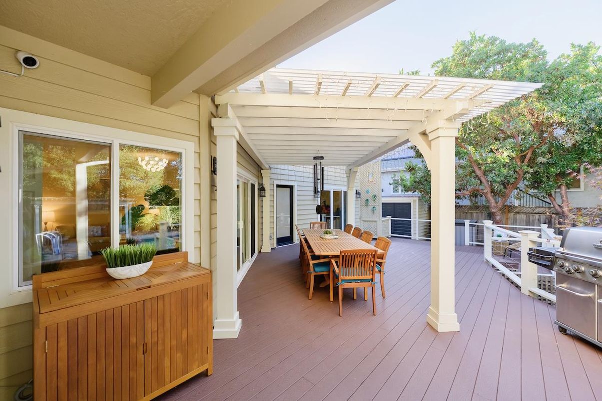 Exterior, Outdoor Kitchen