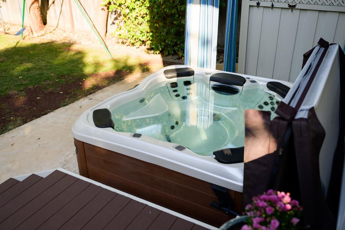 Exterior, Hot Tub