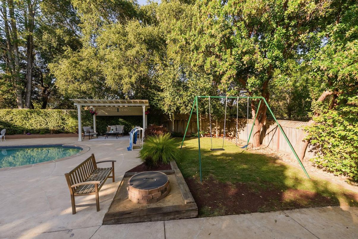 Exterior, Playground, Pool