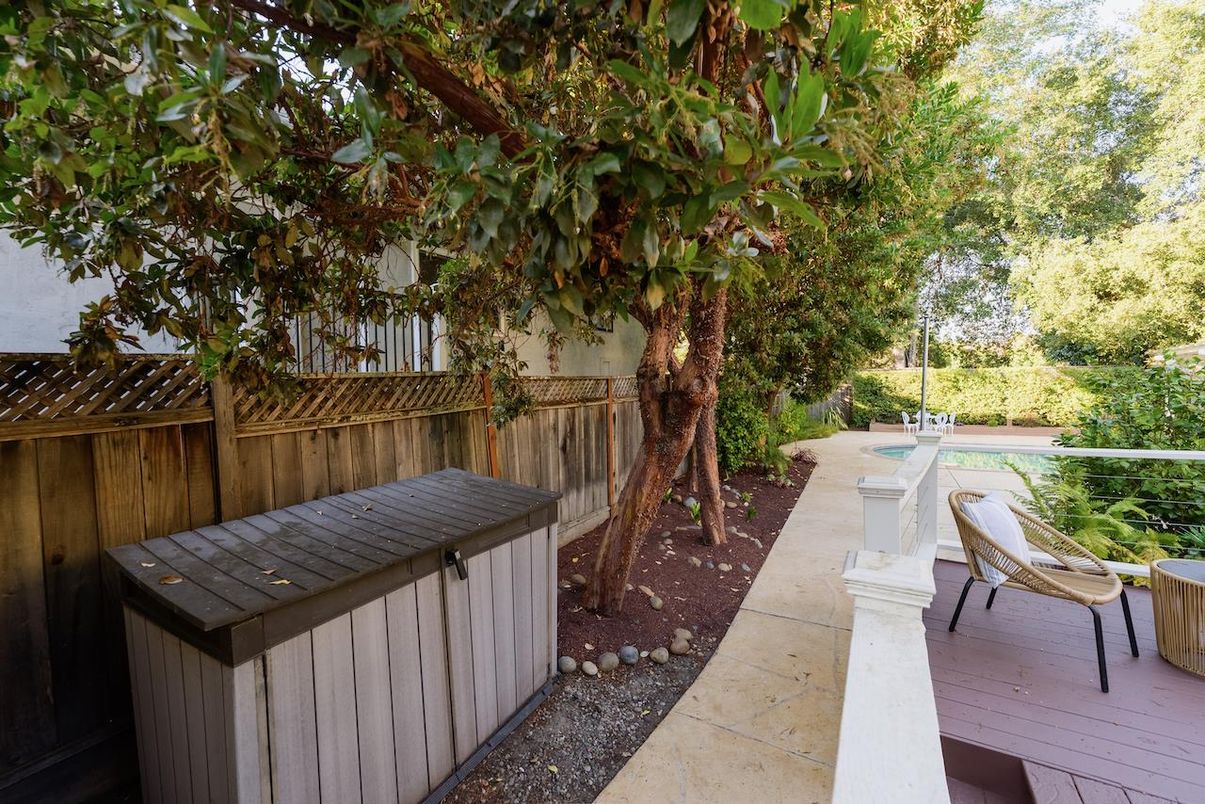 Backyard, Exterior