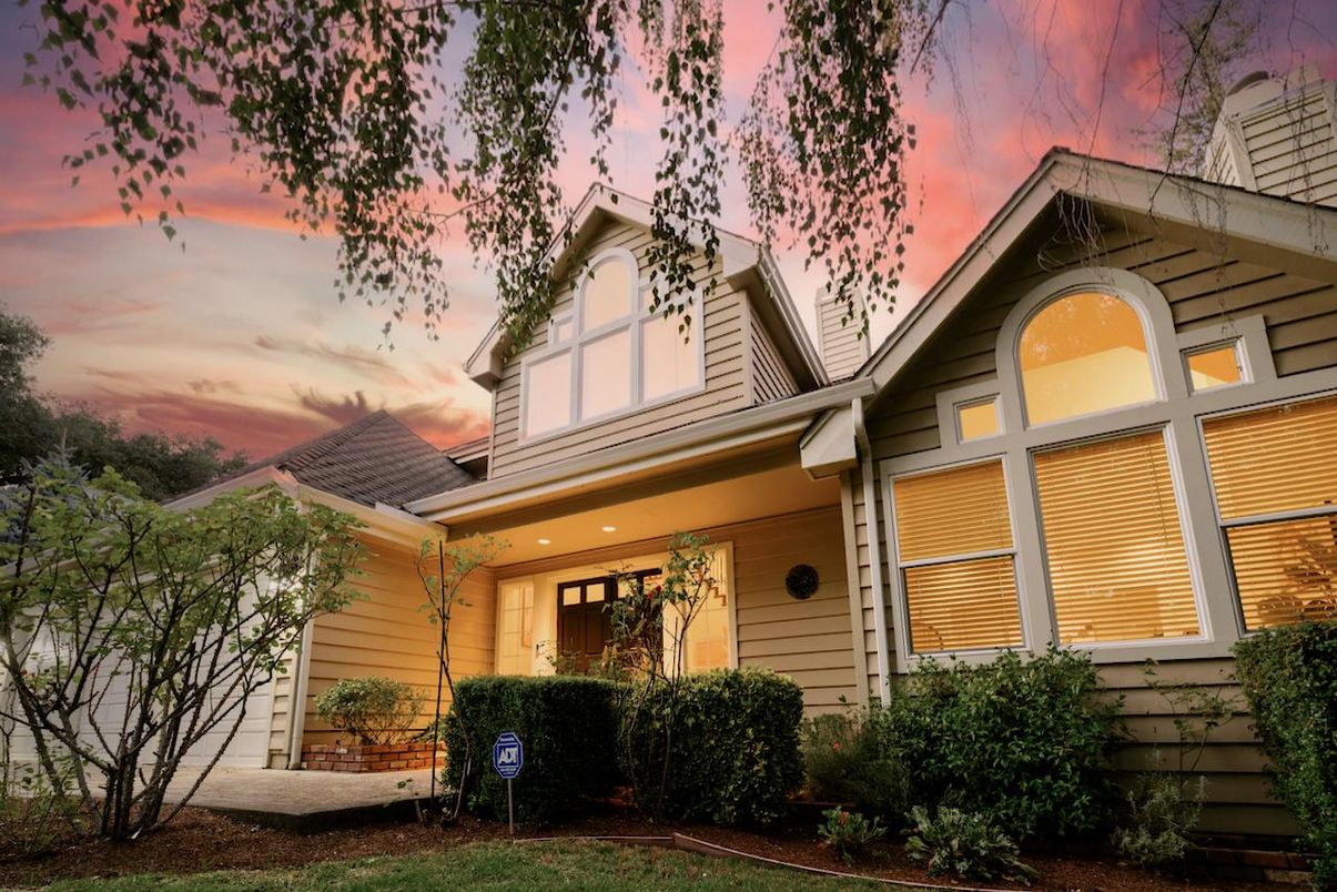 Exterior, Facade, Queen Anne Victorian