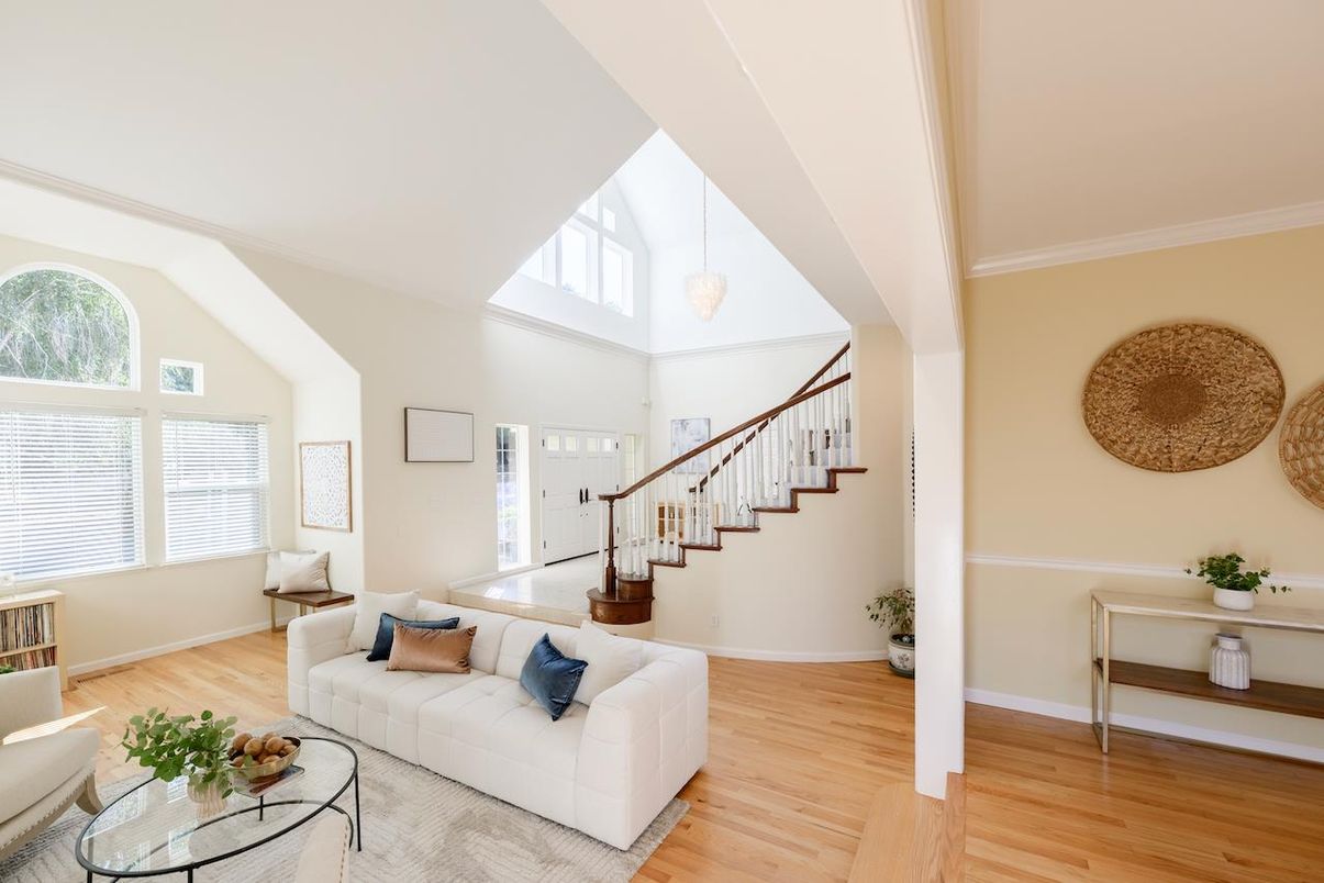 Interior, Living room, Pendant Lights, Wood Texture Flooring