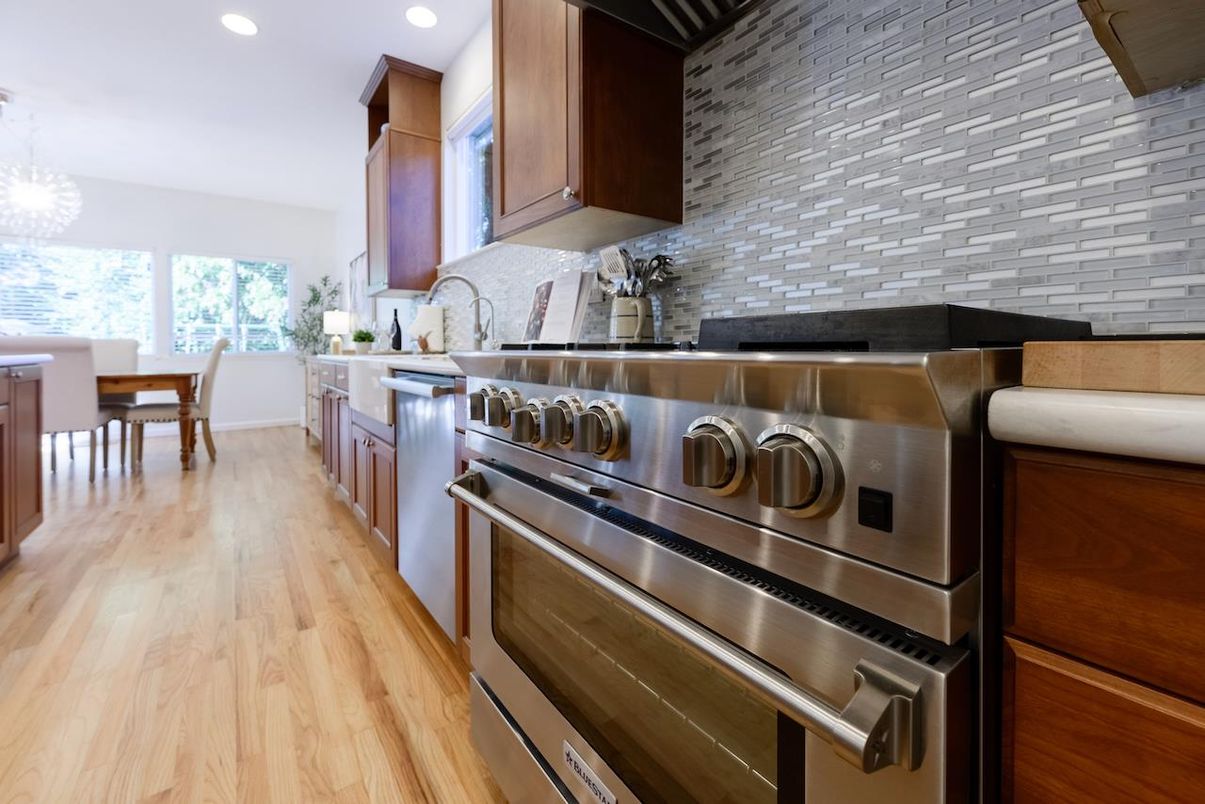 Chandelier, Dining room, Interior, Kitchen, Recessed Lighting, Stainless Steel Appliances, Wood Texture Flooring